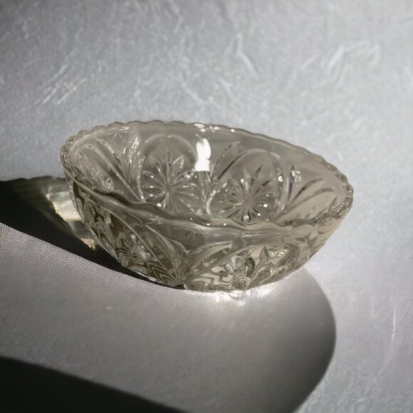 Vintage Anchor Hocking Pressed Glass Berry Bowl | Starburst Cut Clear Dish - Picture 1 of 8